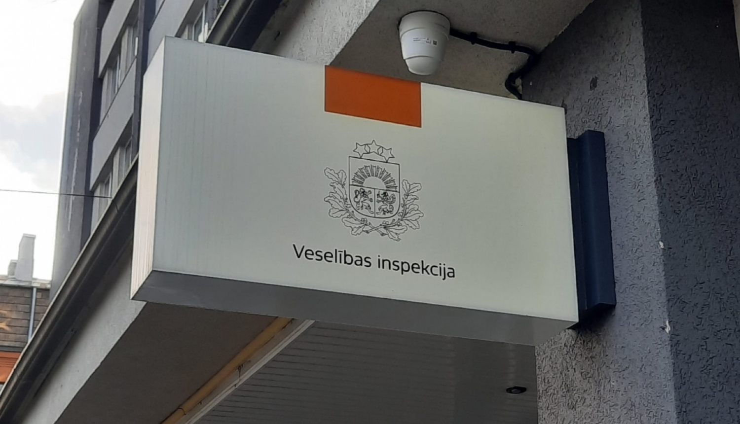 Veselības inspekcijas ēkas daļa un izkārtne uz kuras rakstīts- Veselības inspekcija